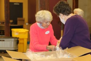 Seniors help with Meals on Wheels