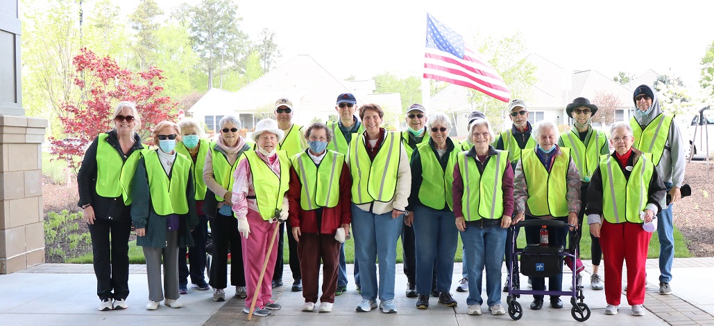 Lakewood Senior Living residents pose for 3K picture