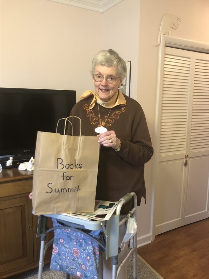Ann Smith with a bag of donated books for the Summit library